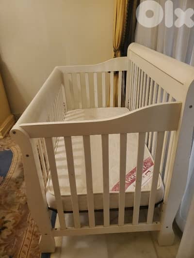 baby crip , bed adjustable with mattress