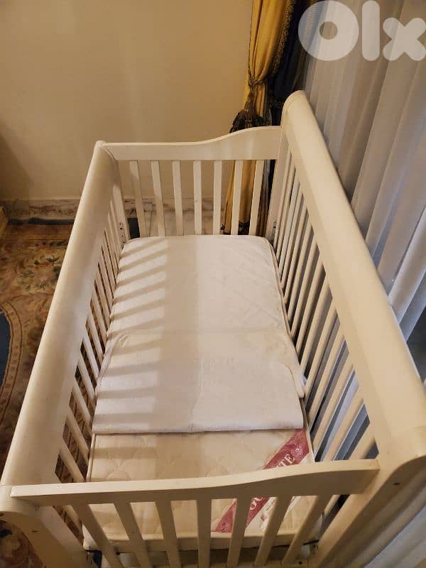 baby crip , bed adjustable with mattress 2