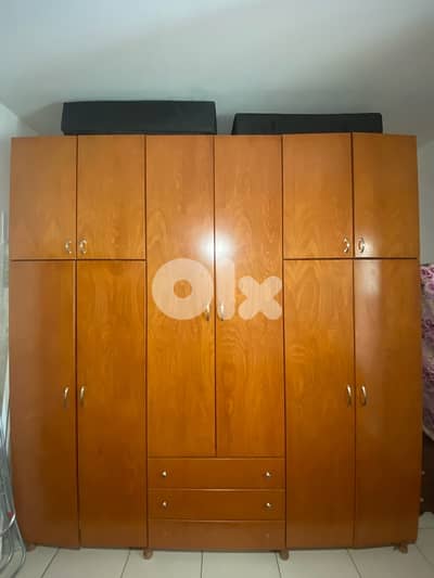 خزانة كبيرة ممتازة