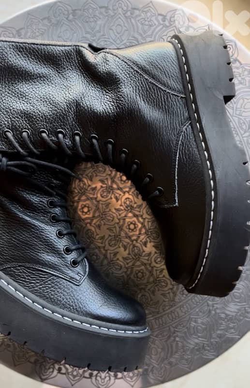 STEVE MADDEN RANGER BOOTS NEVER WORN 5