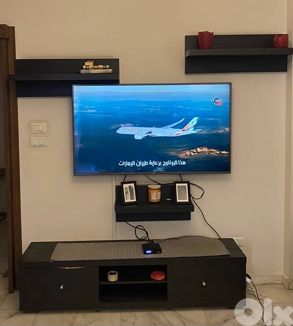 طاولة تلفزيون مع رفوف 0