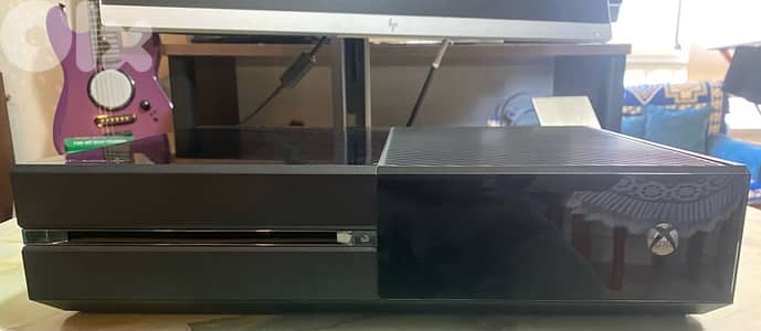 Xbox One + 2 Controllers + Mixer + 2 Games Xbox One + 2 Controllers + Mixer + 2 Games