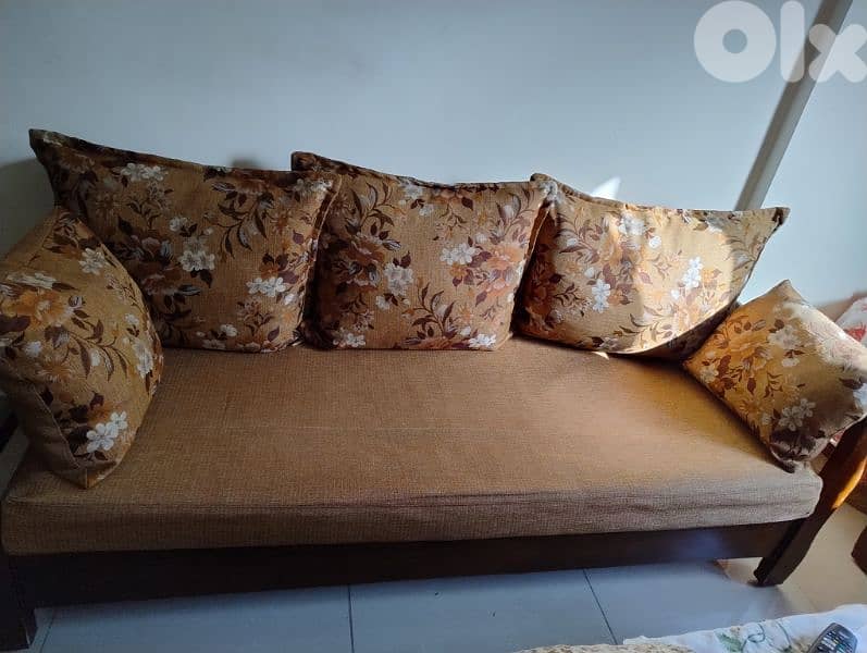 كنبايتان صندوق مع طاولة 0