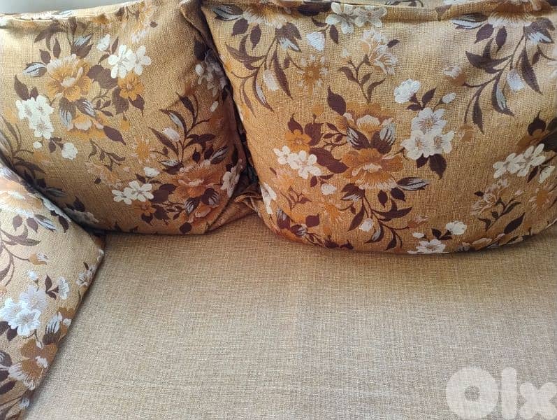 كنبايتان صندوق مع طاولة 2