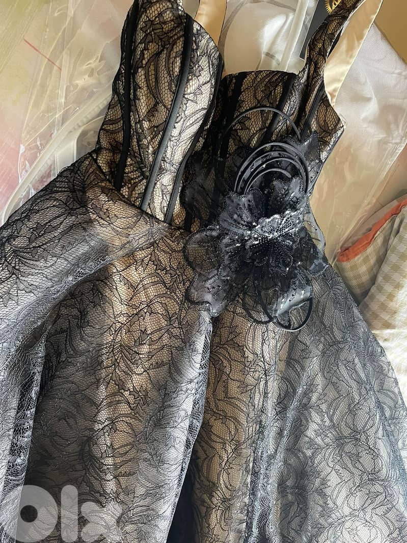 Elegant Black Lace Evening Dress 4