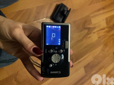 Vintage Canon Ixus digital camera + case + charger + memory
