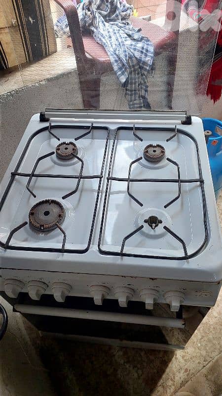 فرن غاز 4 عيون بحالة ممتازة للبيع 1