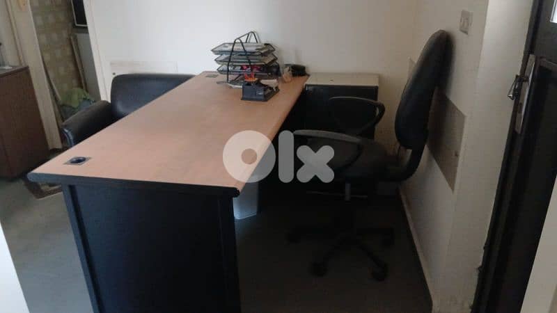 Offices table with chair 1