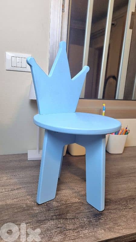 Blue Prince Crown Chair 2