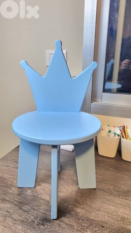 Blue Prince Crown Chair 3