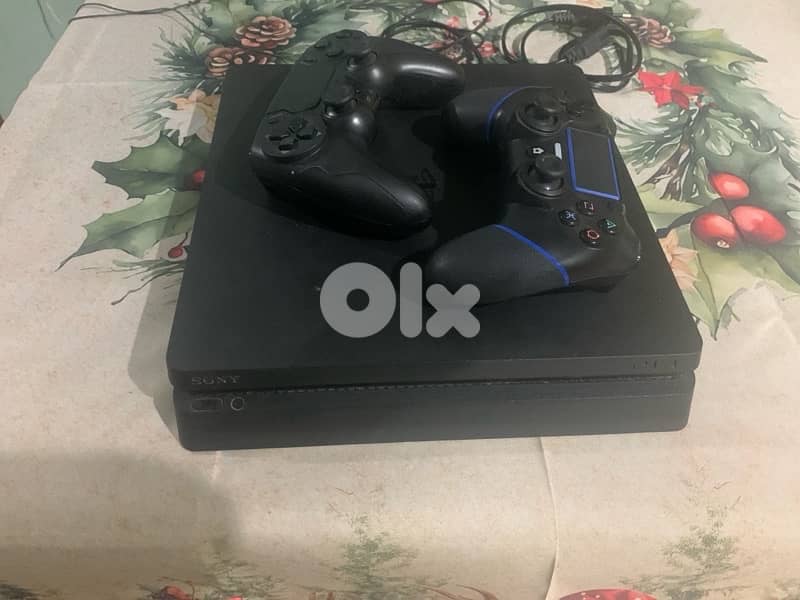 used ps4 ,2 controllers 1