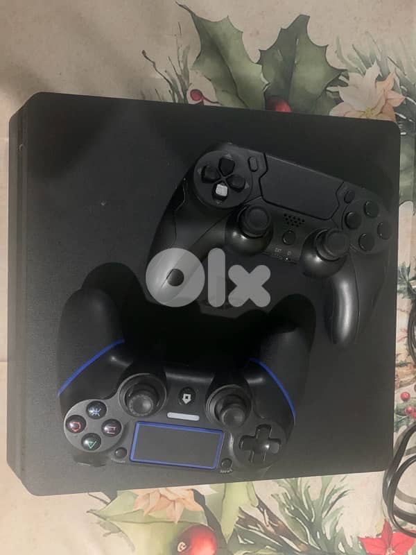 used ps4 ,2 controllers 2