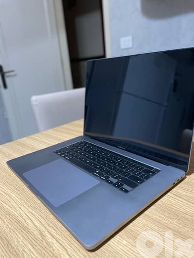 MacBook Pro i 9 2019