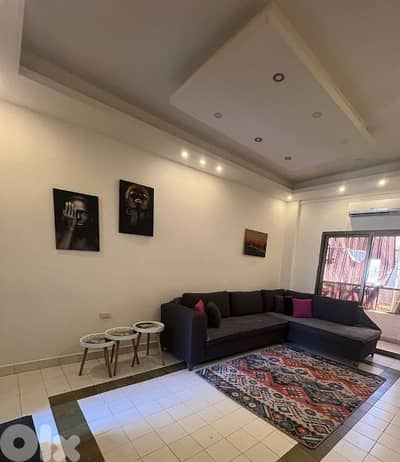 غرفة قعدة شبه جديد