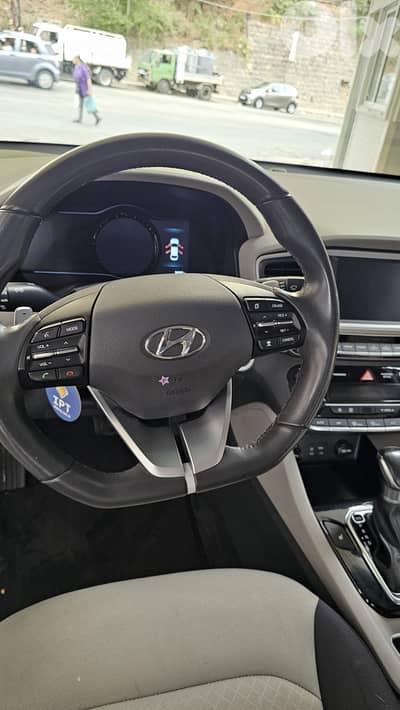 Hyundai Ioniq Hybrid 2018 Blue limited