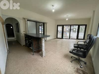 محل للايجار في الأشرفية Renovated Shop for rent in Achrafieh