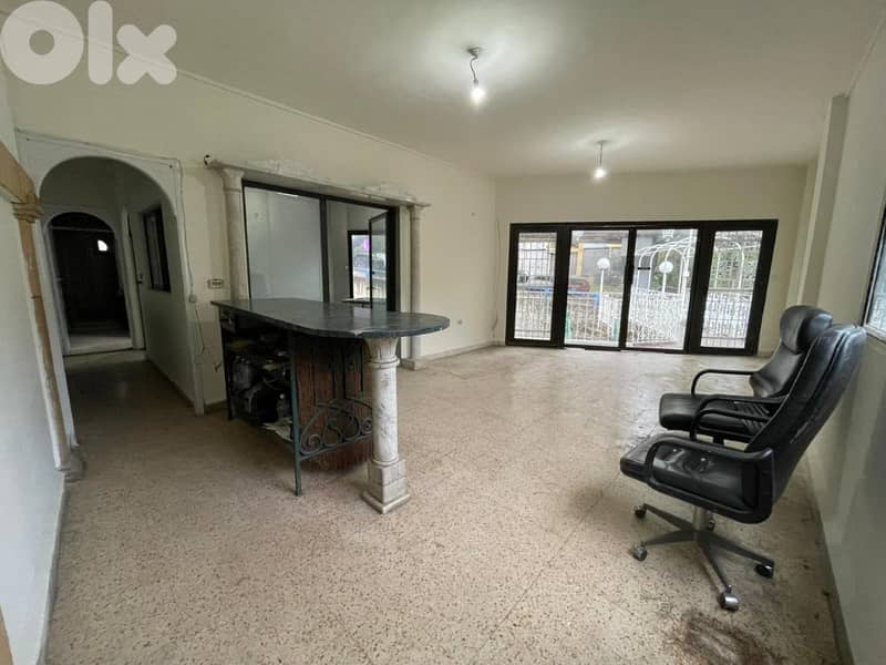 محل للايجار في الأشرفية Renovated Shop for rent in Achrafieh 0