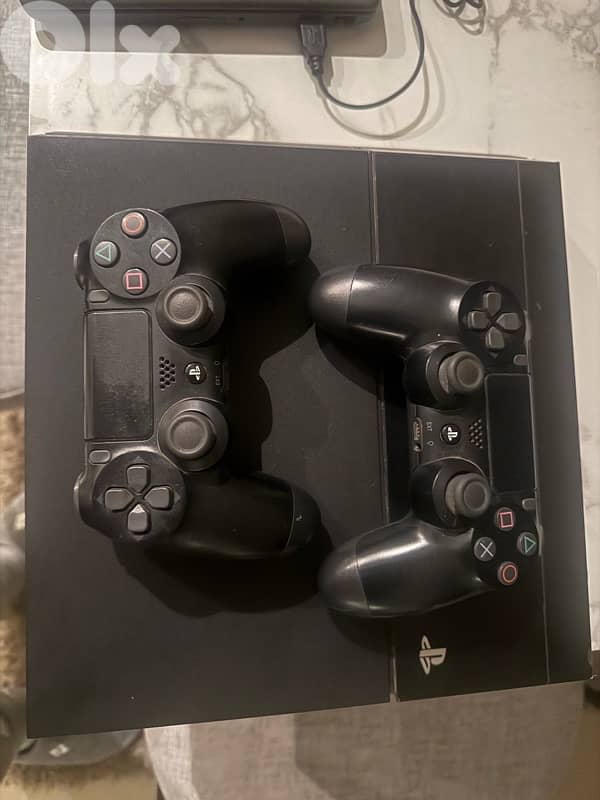 Playstation PS4 + 2 Dualshock 0