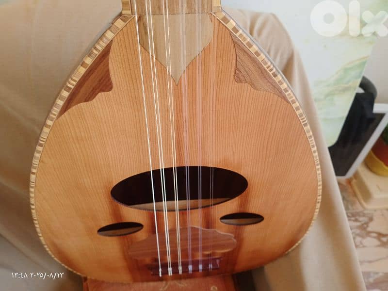 عود جديد مع حقيبة جلد وريش جميل جدا بالصوت والشكل والصناعة بسعر مناسب 2