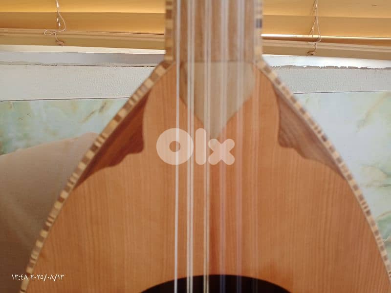 عود جديد مع حقيبة جلد وريش جميل جدا بالصوت والشكل والصناعة بسعر مناسب 3