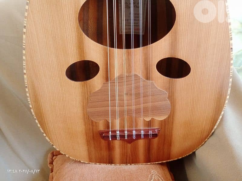 عود جديد مع حقيبة جلد وريش جميل جدا بالصوت والشكل والصناعة بسعر مناسب 4