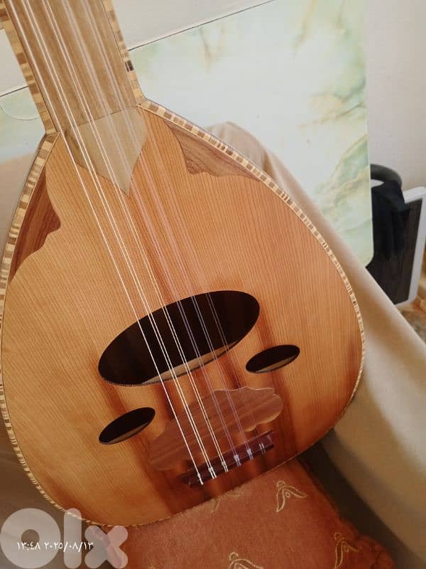 عود جديد مع حقيبة جلد وريش جميل جدا بالصوت والشكل والصناعة بسعر مناسب 5