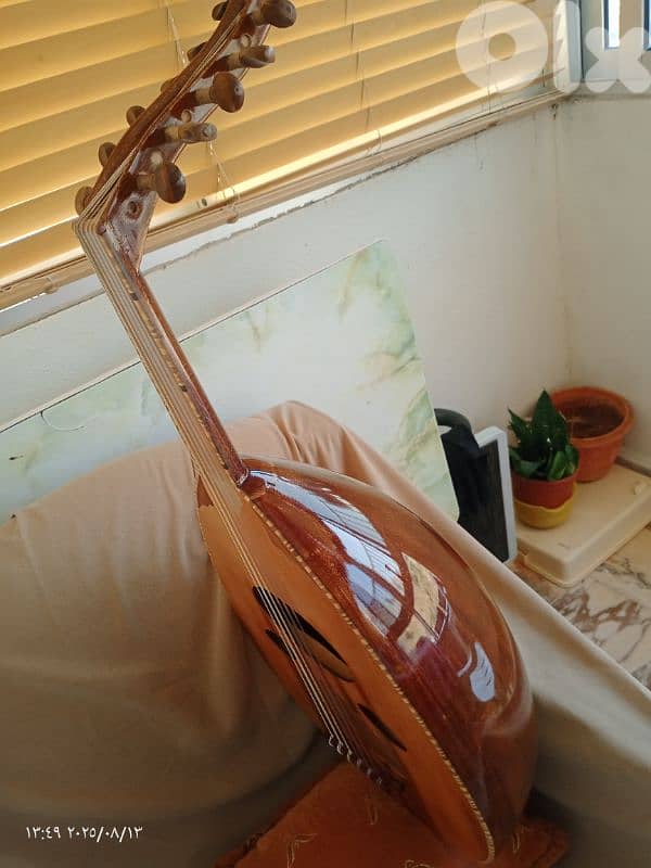 عود جديد مع حقيبة جلد وريش جميل جدا بالصوت والشكل والصناعة بسعر مناسب 8