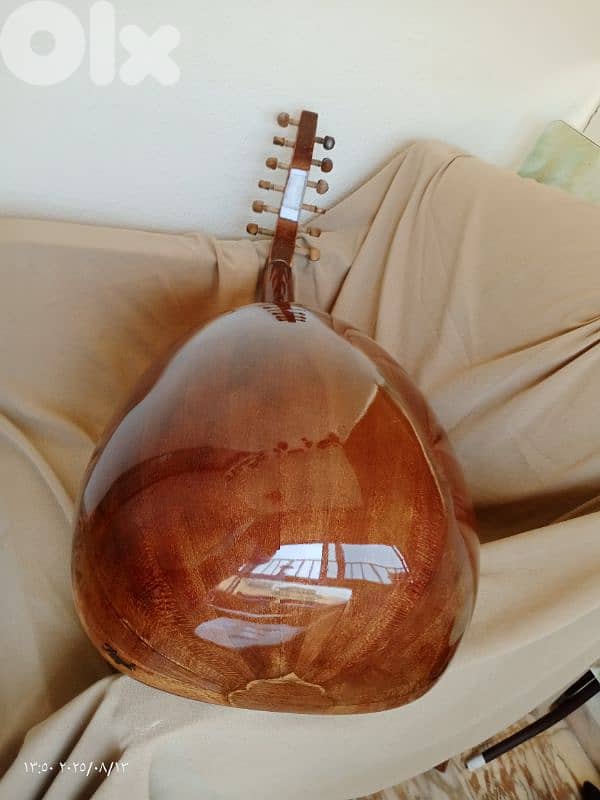 عود جديد مع حقيبة جلد وريش جميل جدا بالصوت والشكل والصناعة بسعر مناسب 11