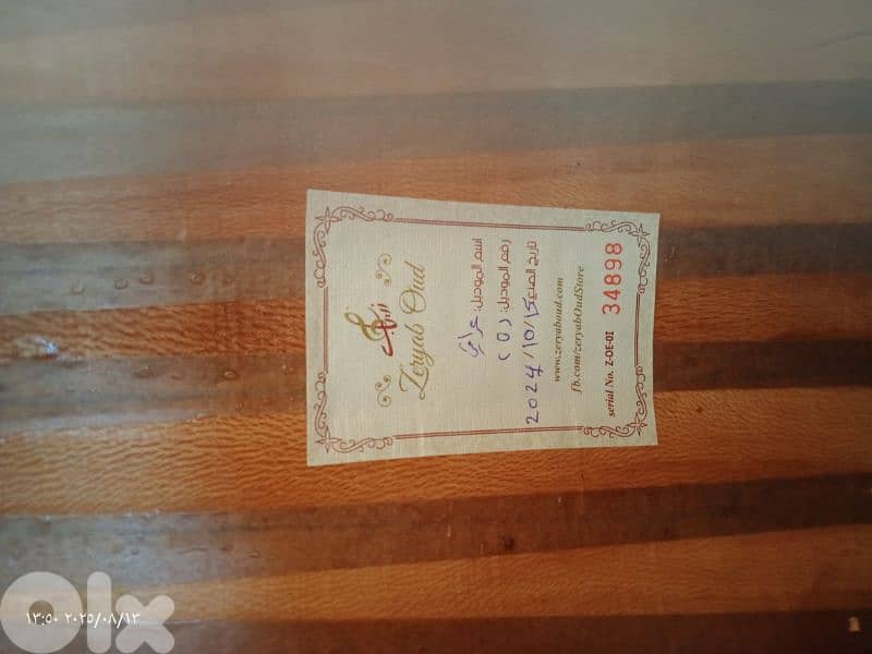 عود جديد مع حقيبة جلد وريش جميل جدا بالصوت والشكل والصناعة بسعر مناسب 15