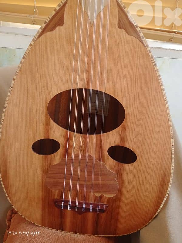 عود جديد مع حقيبة جلد وريش جميل جدا بالصوت والشكل والصناعة بسعر مناسب 16