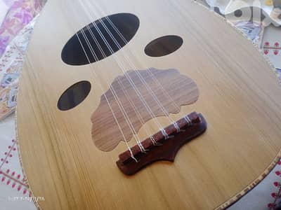 عود روعة بسعر روعة ومناسب جدا للتعليم والبداية