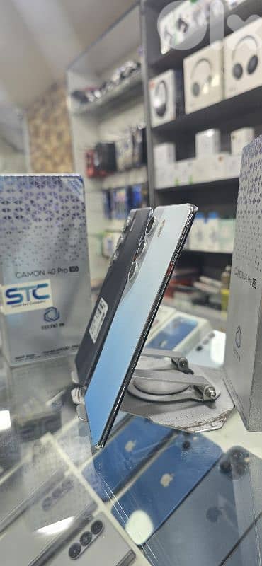 Tecno camon 40 pro 5g 256 gb 24 ram like new full box 2