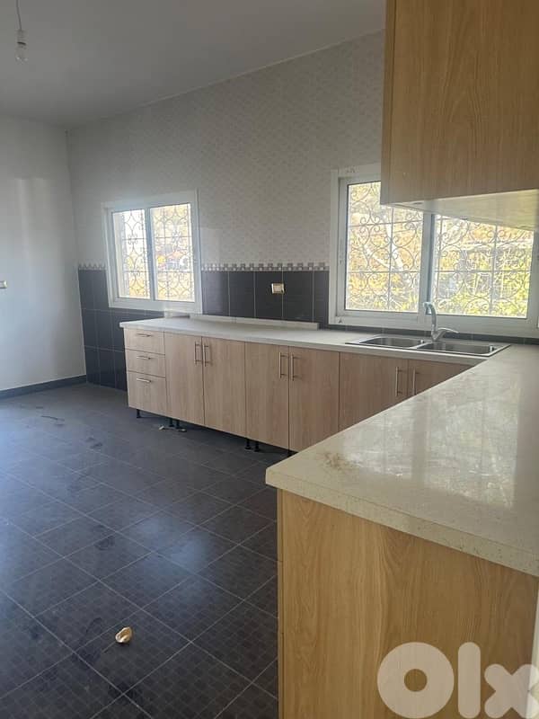 New building 3floors plus roof Badghan Above Bhamdoun below sawfar 12