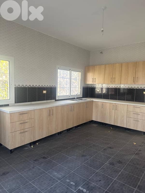 New building 3floors plus roof Badghan Above Bhamdoun below sawfar 14