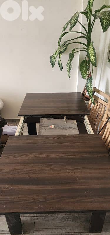 طاولة سفرة للبيع – بحالة جيدة 1