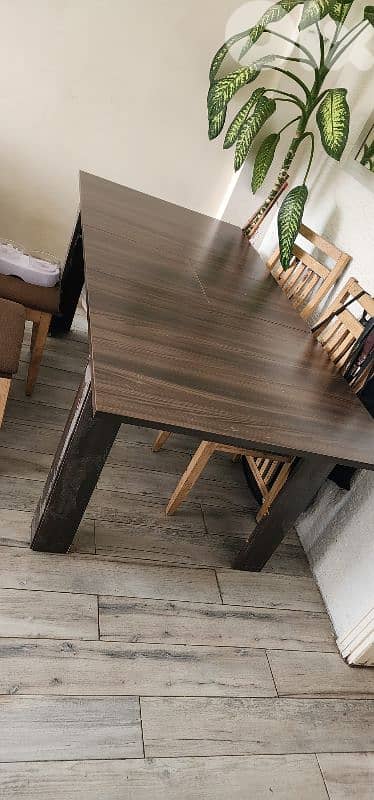 طاولة سفرة للبيع – بحالة جيدة 2