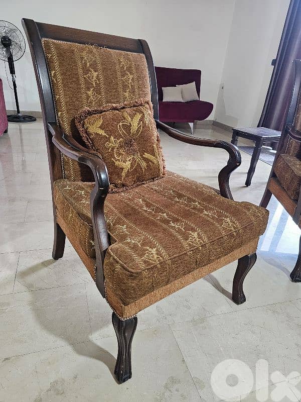 صالون بحالة جيدة للبيع 1