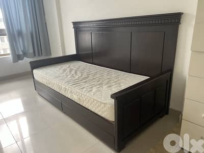 Single Bed with Mattress سرير مِفرد