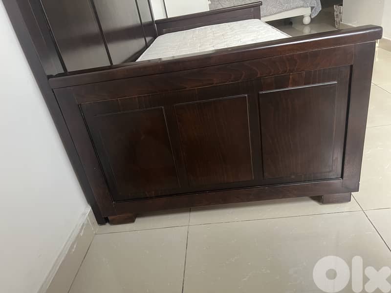 Single Bed with Mattress سرير مِفرد 2