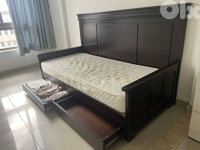 Single Bed with Mattress سرير مِفرد 3