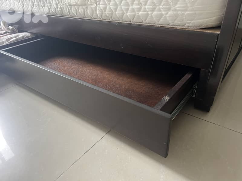 Single Bed with Mattress سرير مِفرد 4