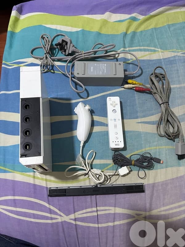Nintendo Wii (Original RVL-001) GameCube Compatible Console Bundle 1