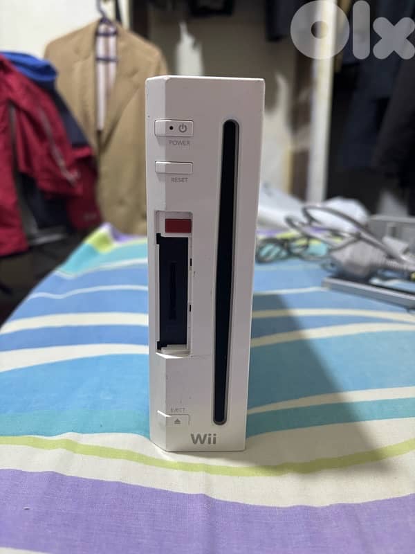 Nintendo Wii (Original RVL-001) GameCube Compatible Console Bundle 2