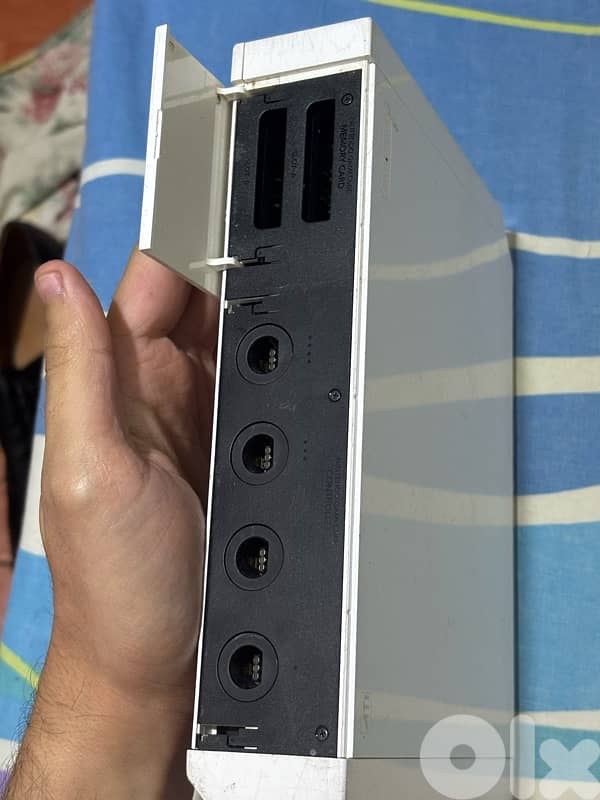 Nintendo Wii (Original RVL-001) GameCube Compatible Console Bundle 3