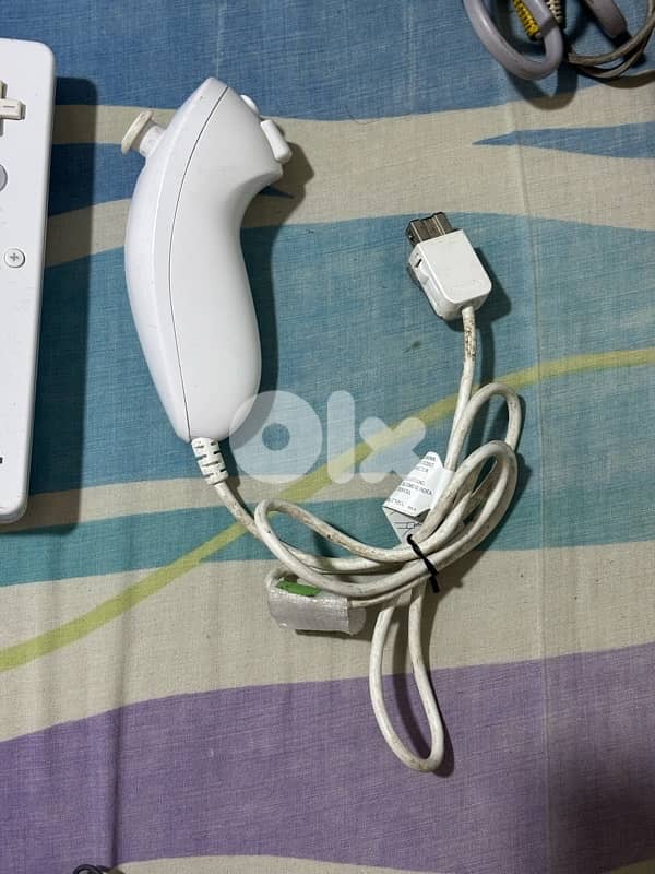 Nintendo Wii (Original RVL-001) GameCube Compatible Console Bundle 7