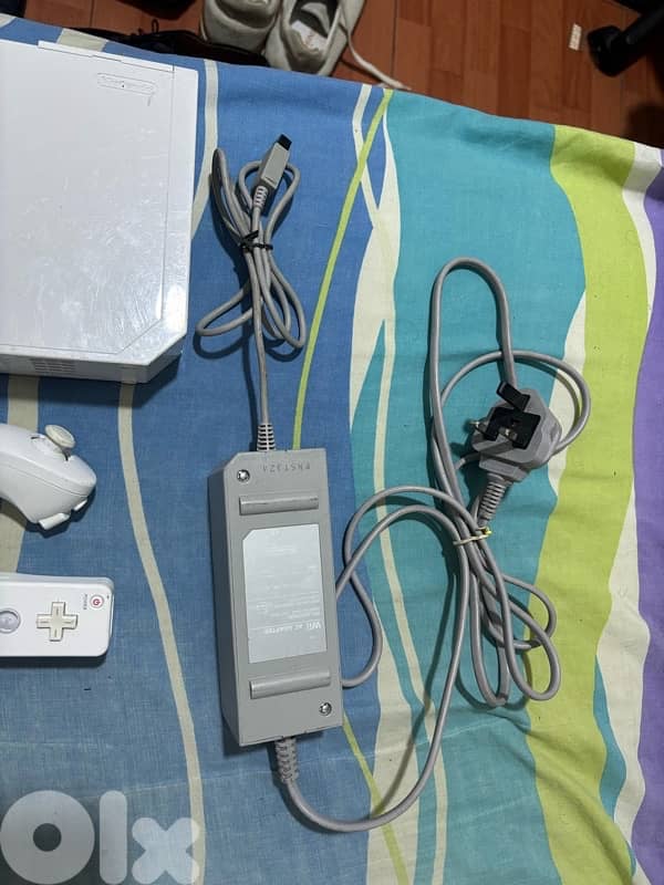 Nintendo Wii (Original RVL-001) GameCube Compatible Console Bundle 9