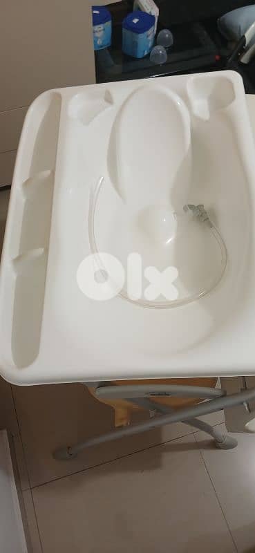 cam , 2 in 1 baby bath with soft leathered changing table 4