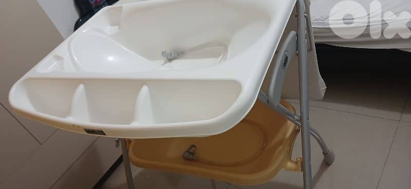 cam , 2 in 1 baby bath with soft leathered changing table 9