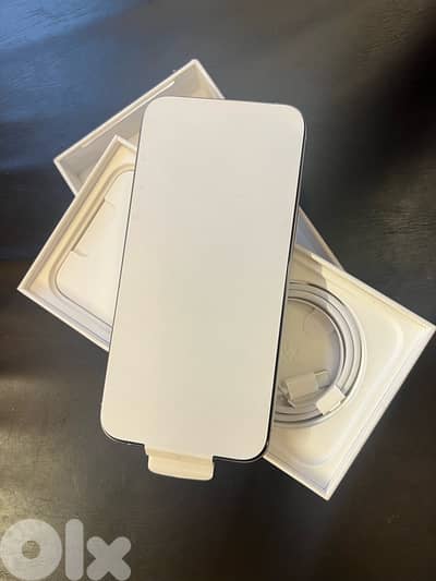 iPhone 15 pro max 1tb cycle count:3 bh:100%