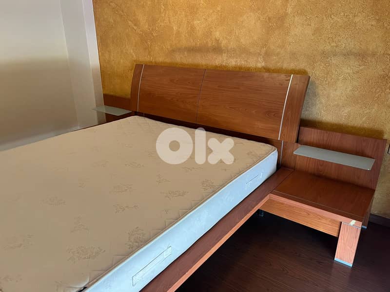 Bedroom Queen size 1